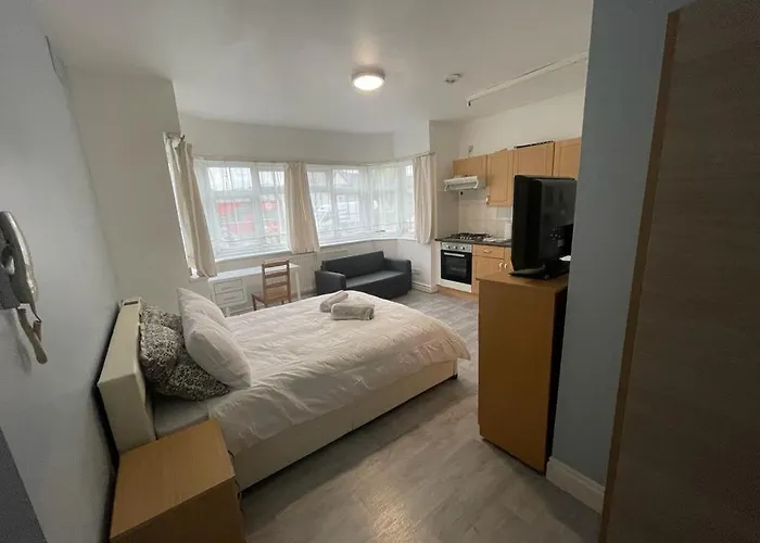 New Studio On Golders Green Rd