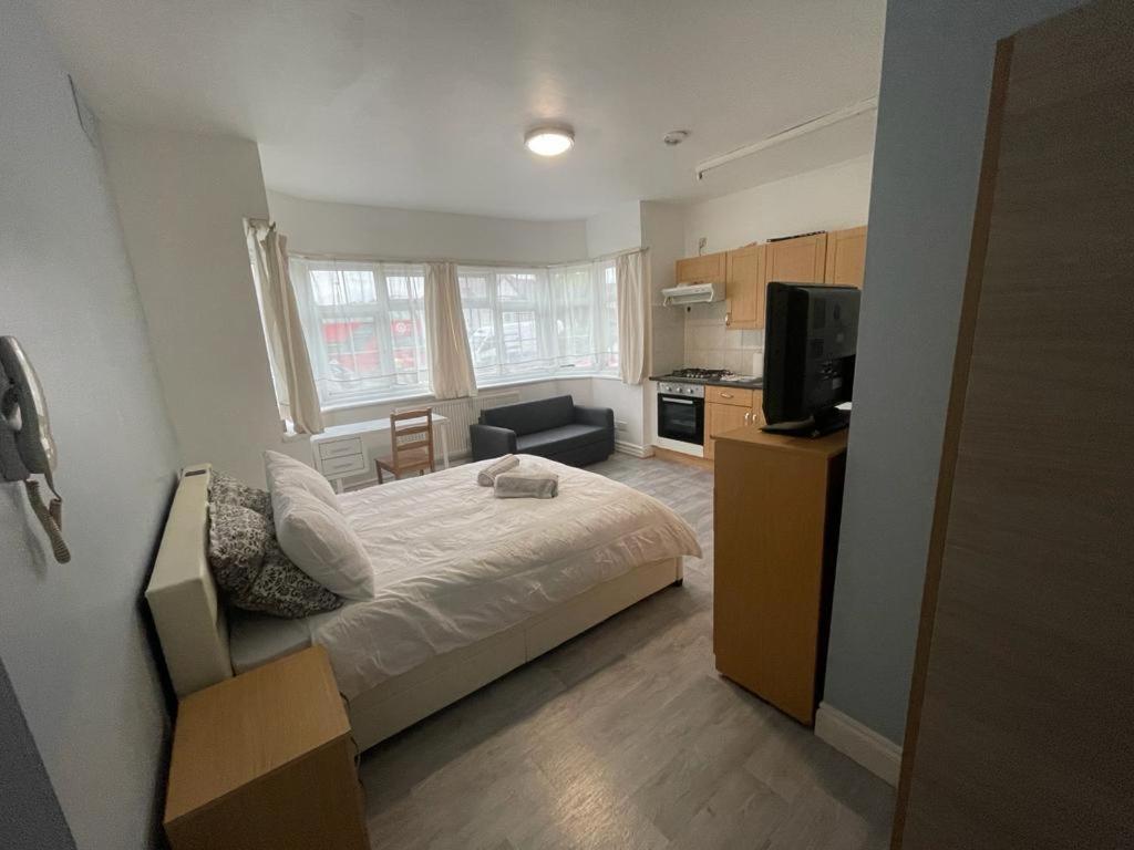 Apartment New On Golders Rd *