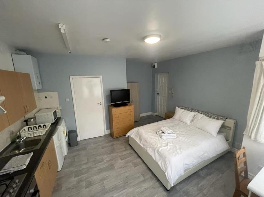 New On Golders Rd Apartment *